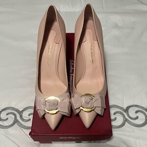 New Ferragamo heels. Blush calf with gold plate. 7cm height. Size 9b